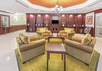La Quinta Inn & Suites by Wyndham Columbus TX
