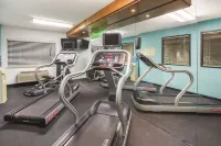 La Quinta Inn & Suites by Wyndham Erie - Gym