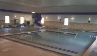 La Quinta Inn & Suites by Wyndham Bismarck - Swimmingpools