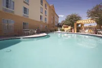 La Quinta Inn & Suites by Wyndham Pueblo - Pools