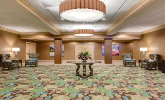 Holiday Inn & Suites Overland Park-West