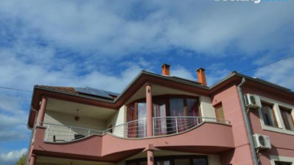Poseidon Apartment - Pool Access & Free Parking