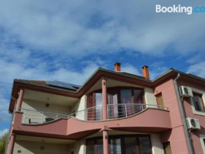 Poseidon Apartment - Pool Access & Free Parking