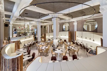 The Edwardian Manchester, A Radisson Collection Hotel Отели рядом с достопримечательностью «Chetham's Library»