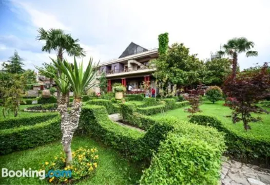 Real Scampis Hotel - Housity