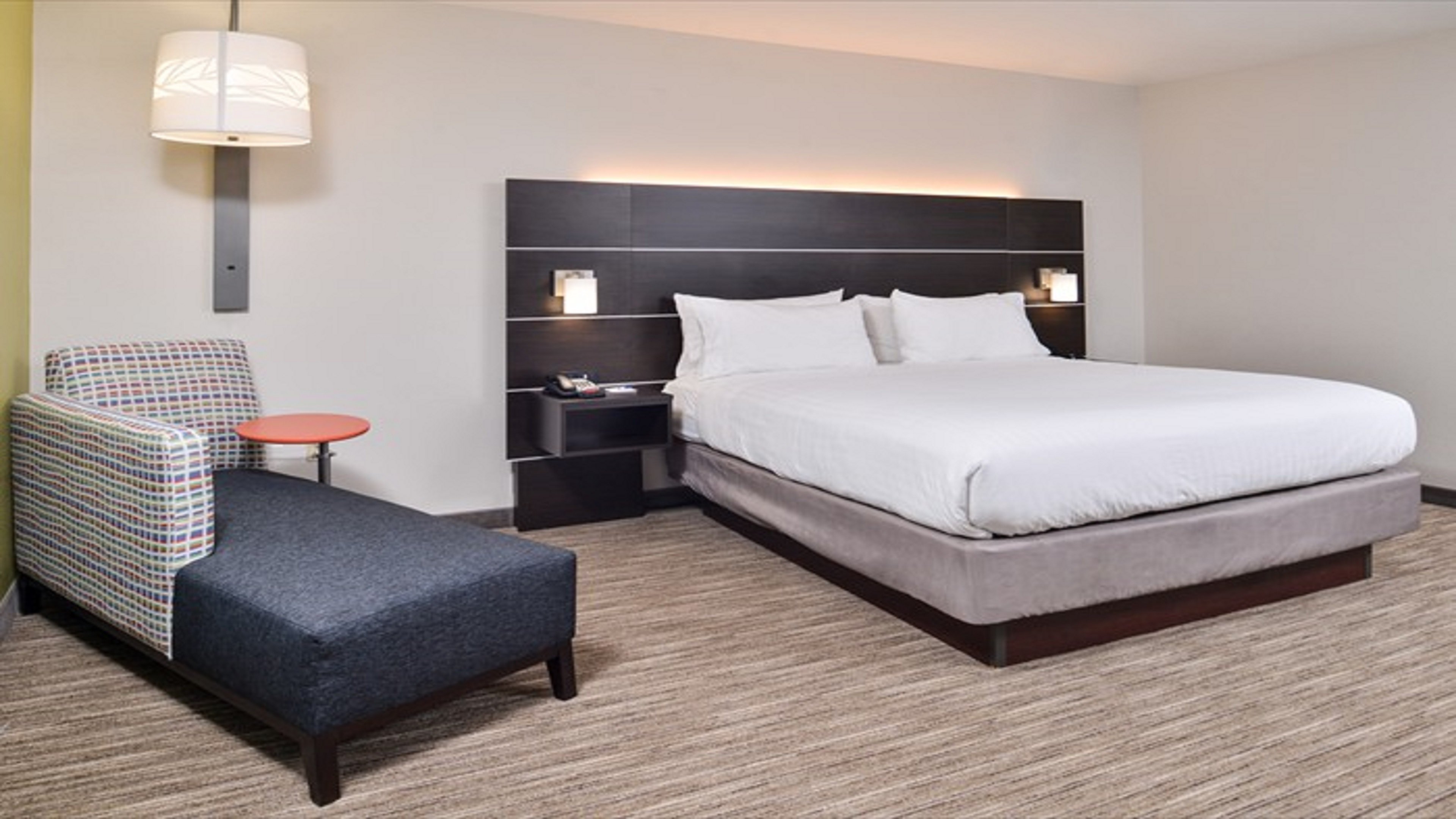 Holiday Inn Express & Suites - Parkersburg East, an Ihg Hotel