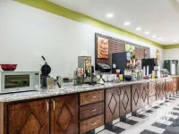 La Quinta Inn & Suites by Wyndham Prattville - Aamiainen