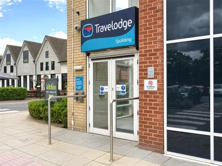 TRAVELODGE SPALDING Отели рядом с достопримечательностью «Birchgrove Garden Centre»