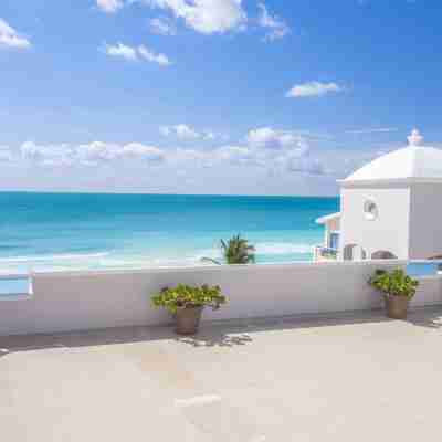 Wyndham Alltra Cancun All Inclusive Resort Hotel Exterior