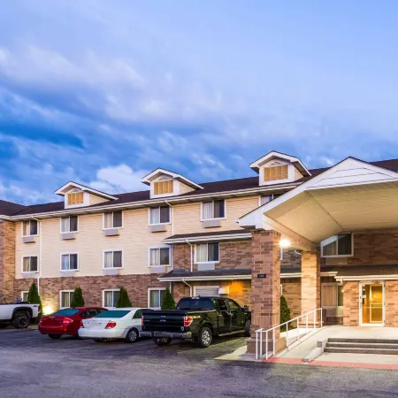 Super 8 by Wyndham Joliet I-55 N/Chicago