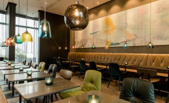 Motel One Koln-Neumarkt