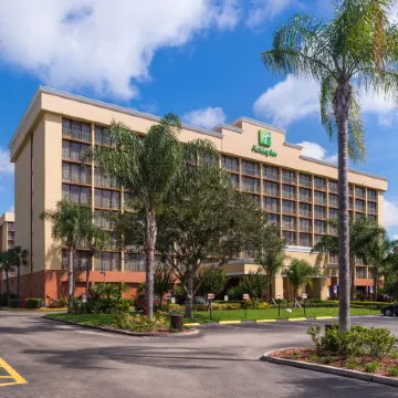 Holiday Inn & Suites ORLANDO SW - CELEBRATION AREA by IHG Отели рядом с достопримечательностью «Аквапарк Тайфун-Лагун»