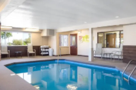 Econo Lodge, Downtown Custer Near Custer State Park and Mt Rushmore