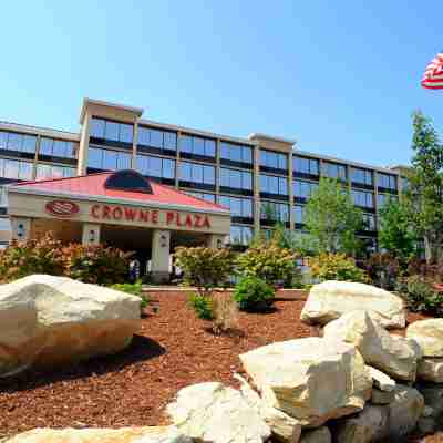Crowne Plaza Cleveland Airport Hotel Exterior