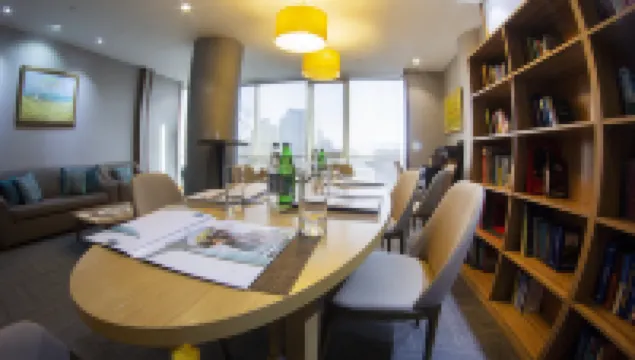 Parkside Hotel & Apartments