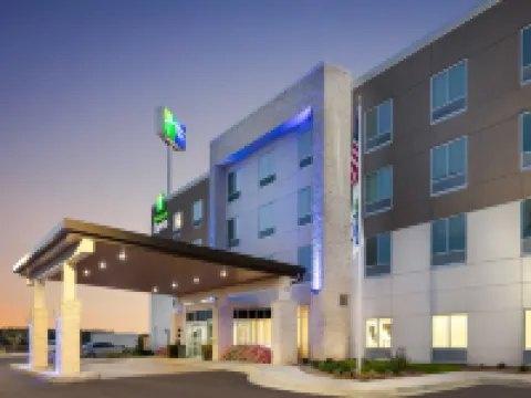 Holiday Inn Express CALHOUN SOUTH by IHG Hotels in Calhoun