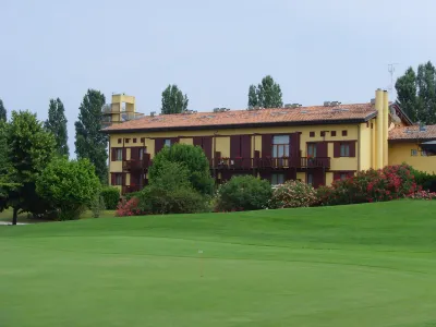 Hotel Golf Inn Отели в г. 