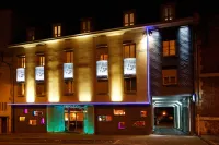 Campanile Chartres Centre - Gare - CATHÉDRALE Hotel dekat Sports Complex of the Madeleine