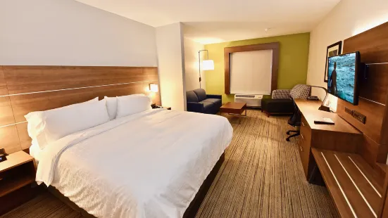 Holiday Inn Express & Suites Perryville I-55