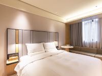 全季酒店(上海同济大学店) - 零压高级大床房