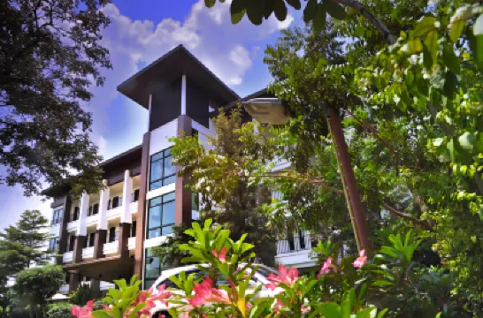 Gasser Park & Residence Hotel berhampiran Wat Tha Chalawat