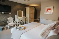 Hall Farm Hotel and Restaurant Hotels near Waltham Windmill