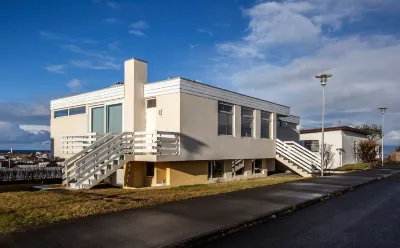 Grótta Northern Lights Apartment & Rooms فنادق في Seltjarnarnes