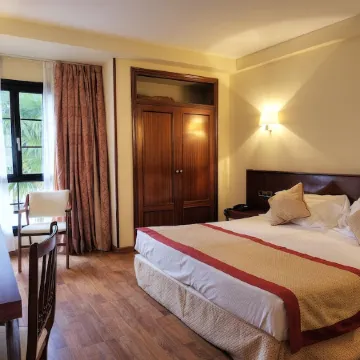 Hotel y Apartamentos Arias