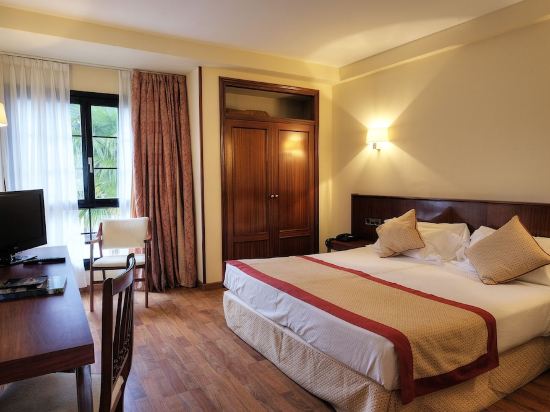 Palacio Arias & Hotel y Apartamentos Arias