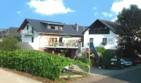 Wein & Wohngut Paulushof - Hotel/Alojamientos familiares