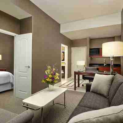 Sheraton Suites Calgary Eau Claire Rooms