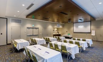 Holiday Inn Express & Suites Sturbridge