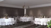 Holiday Inn & Suites Merida la Isla Hotels in Xcanatún