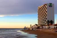 Holiday Inn Resort Mazatlan Hotels near Campo de Girasoles Palmillas