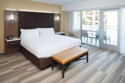 Holiday Inn Express San Diego Downtown Hotel dekat Point Loma Yacht Club
