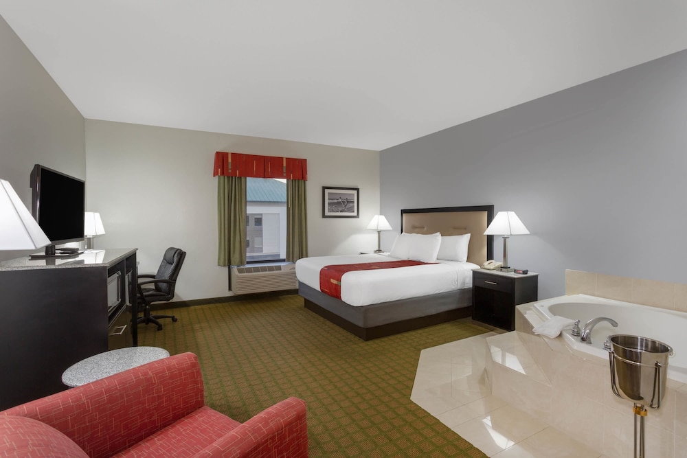 Days Inn & Suites by Wyndham Lakeland