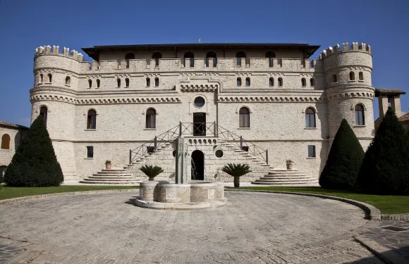 卡斯特羅蒂塞普特酒店