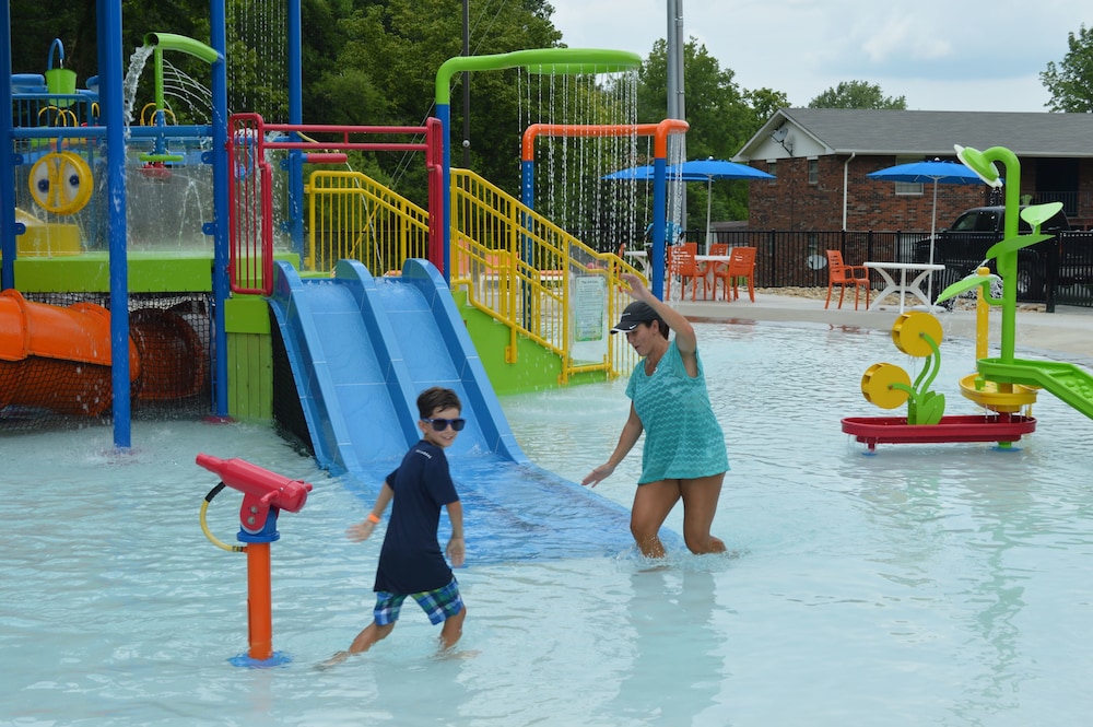 Country Cascades Waterpark Resort