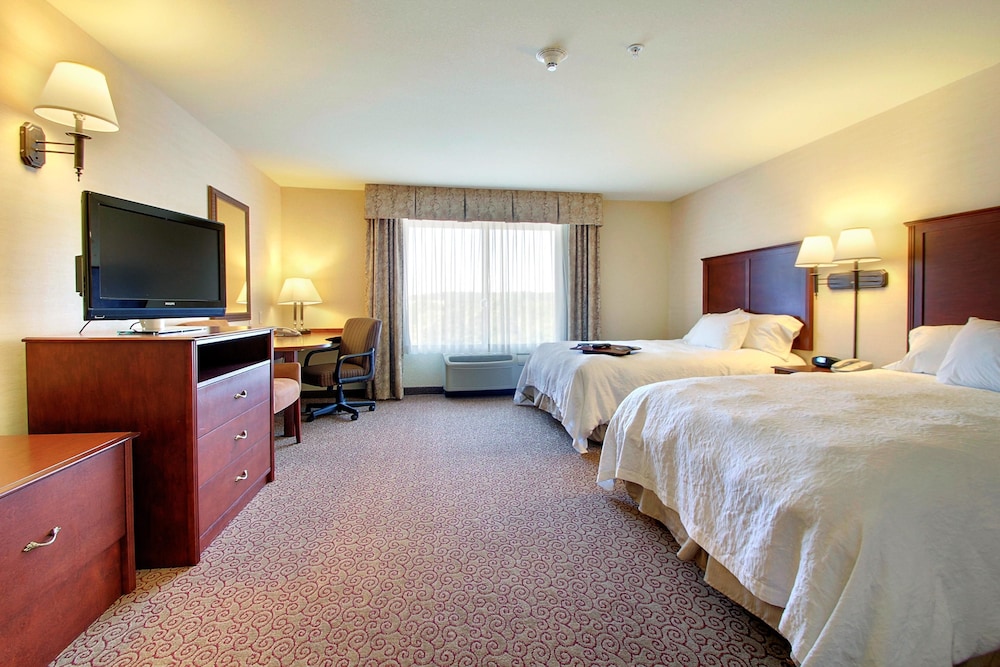 Hampton Inn & Suites West Bend