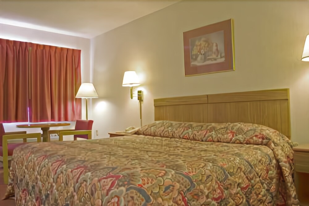 Harrisonville Inn & Suites
