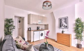 Family Apartment in Buttes Chaumont