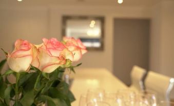 7 Bedrooms House for Big Group - Housity
