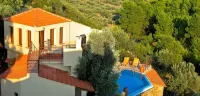 Alonissos Poikilma Villas - Luxury Villas in Alonissos in Nature with Private Pools