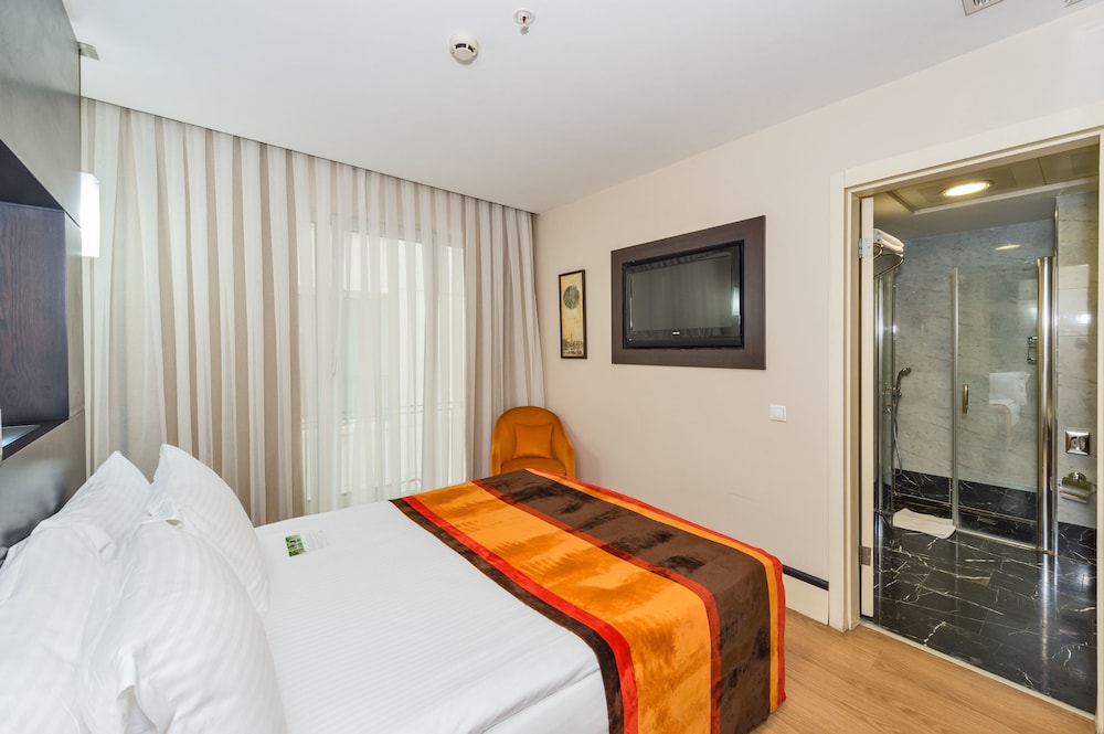 Hotel Beyaz Saray (The Hotel Beyaz Saray)