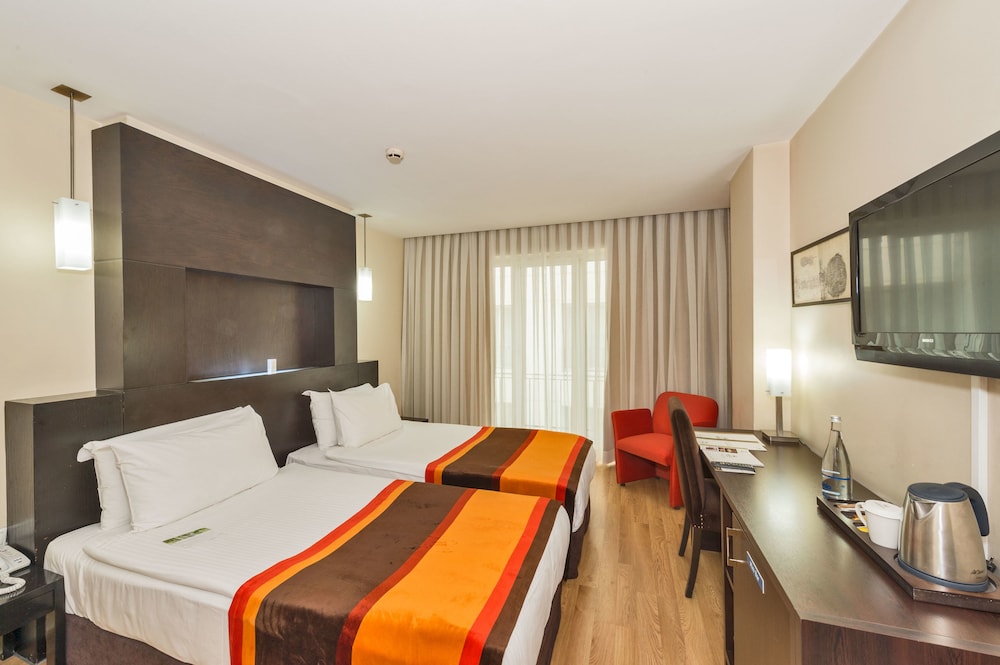 Hotel Beyaz Saray (The Hotel Beyaz Saray)