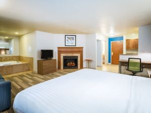 Holiday Inn Express & Suites Rocky Mount/Smith Mtn Lake