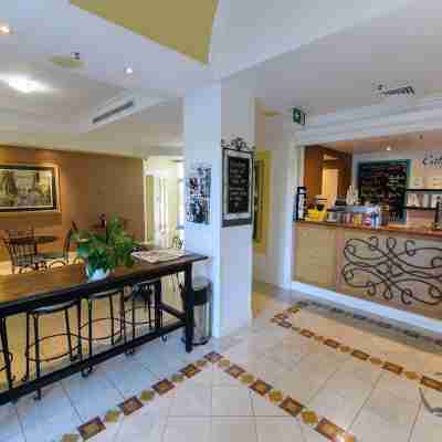 Broadbeach Luxury Apartments Dining/Meeting Rooms