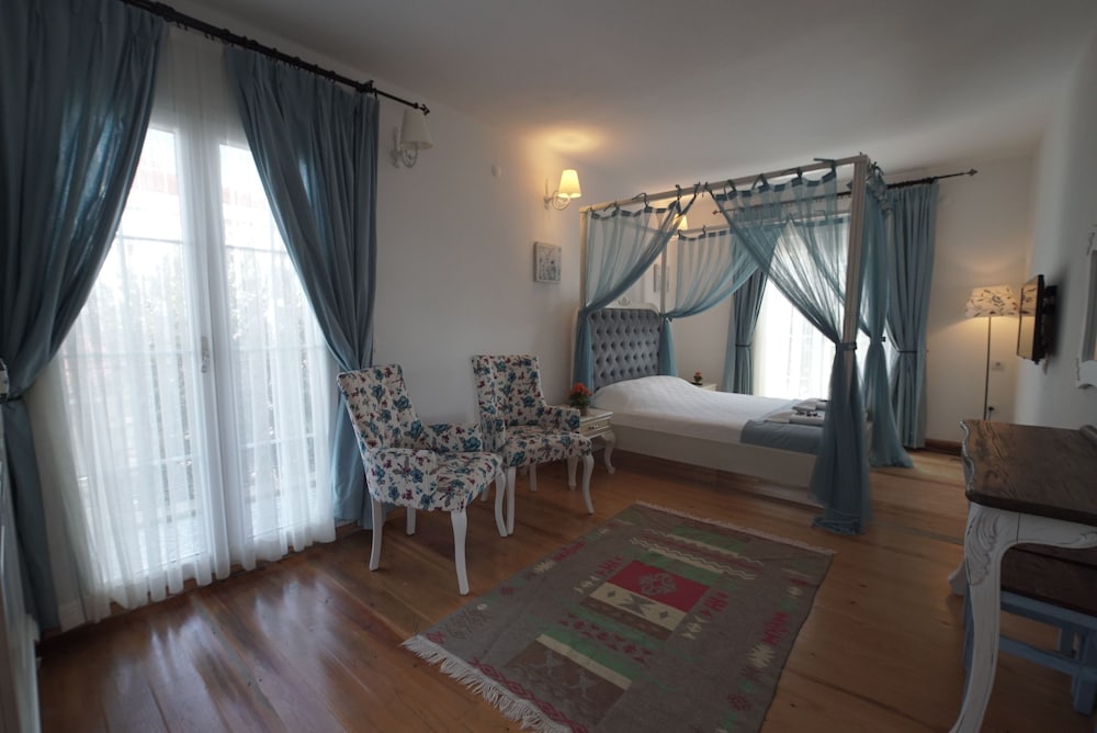 Tarcin Alacati Otel - Adults Only