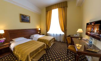 1. Hotel Vo..