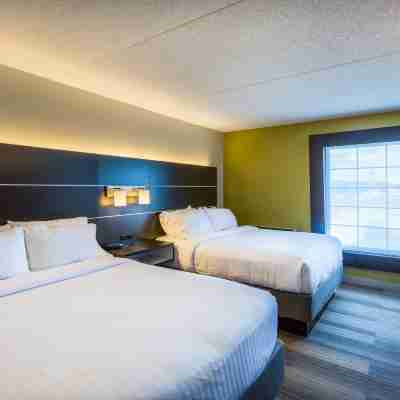 Holiday Inn Express & Suites Reading Airport Rooms